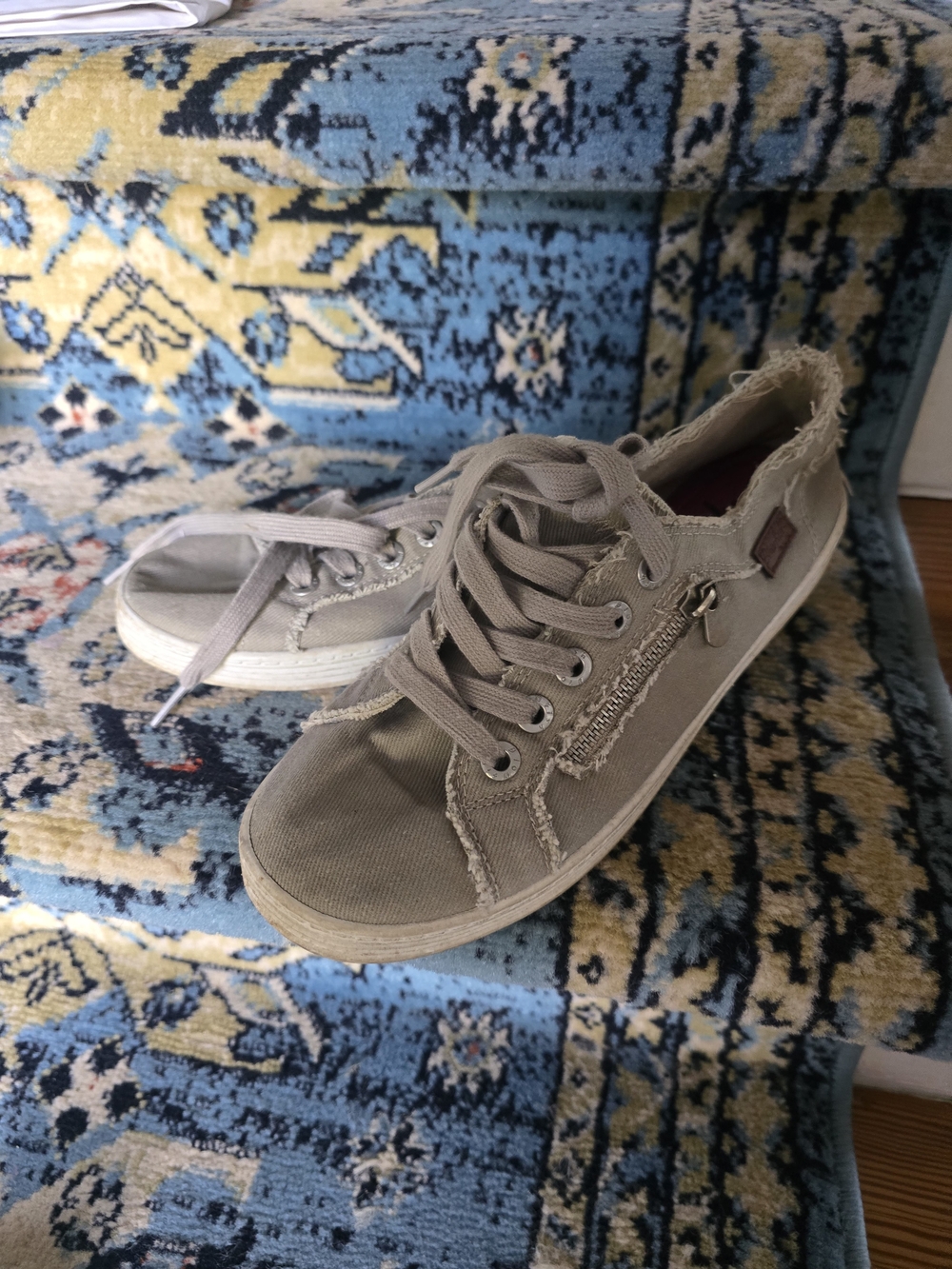 Blowfish Taupe Canvas Lace-Up Low-Top Sneakers
